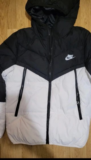 Abrigo Nike Negro y Blanco