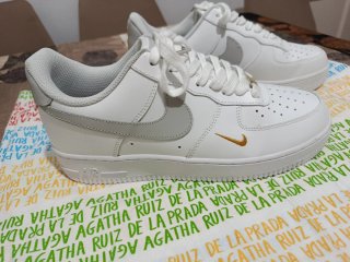 Nike Air Force 1 Mini Swoosh Oro