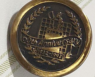Pin insignia Zippo 60 Aniversario 1932-92 auténtic