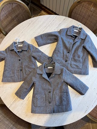 Abrigos grises para niños 4, 3 y 2 años