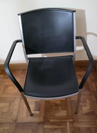 Sillas de oficina metálicas y plásticas
