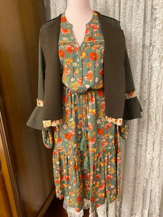 Conjunto de Vestido y Chaqueta Floral