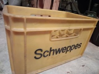 Caja de plástico Schweppes