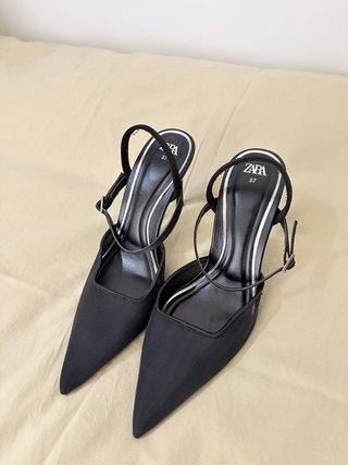 Zapatos de tacón Zara negros