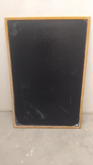 Pizarra negra con marco de madera 60 x 90