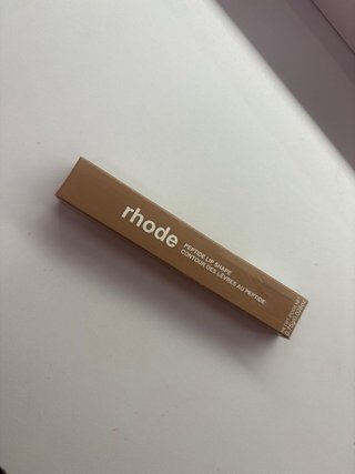 Rhode Peptide Lip Shape, tono SPIN.