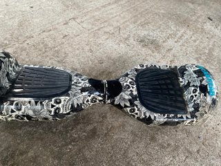 Hoverboard con diseño de calaveras