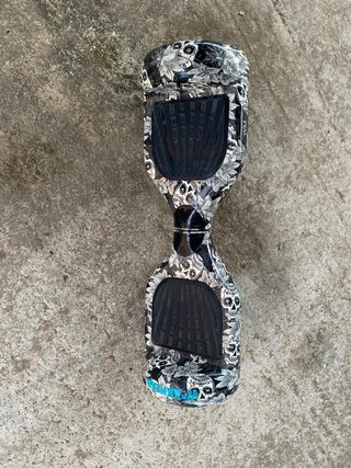 Hoverboard con diseño de calaveras