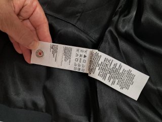 Chaqueta negra entallada