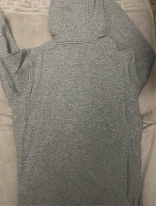 Sudadera con capucha gris