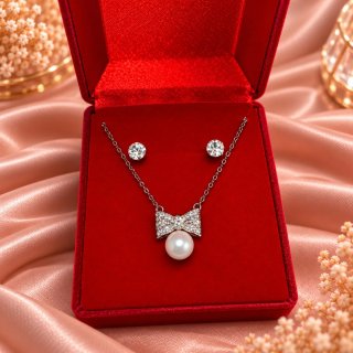 Conjunto de joyas: collar y pendientes