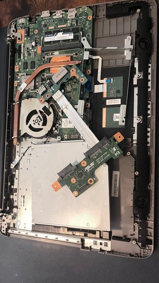 Portátil ASUS X556UJ - Para piezas o reparar