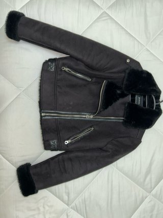 Chaqueta Stradivarius pelo negra