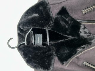Chaqueta Stradivarius pelo negra