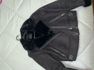Chaqueta Stradivarius pelo negra