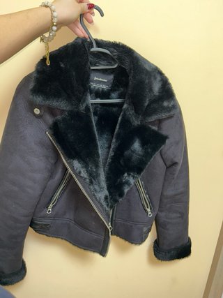 Chaqueta Stradivarius pelo negra
