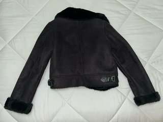 Chaqueta Stradivarius pelo negra
