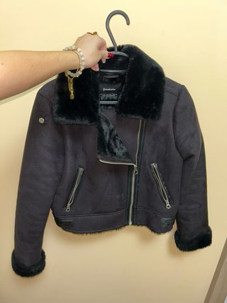 Chaqueta Stradivarius pelo negra