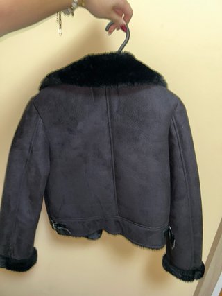 Chaqueta Stradivarius pelo negra