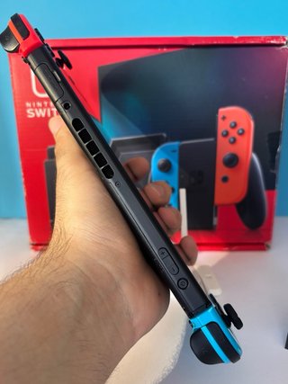 Nintendo Switch V2 con caja, accesorios + juego