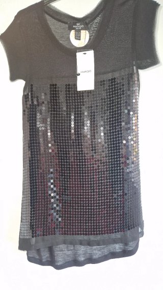 Camiseta Mango con Lentejuelas Negras