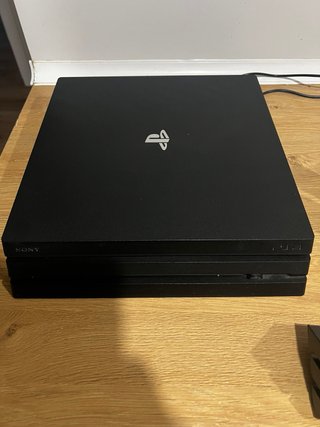PS4 Pro 1TB con 2 Mandos, base, vetilador + HEN