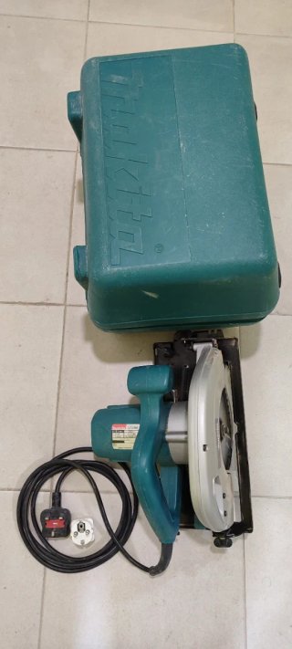 Sierra Circular Makita 5704R 1200W