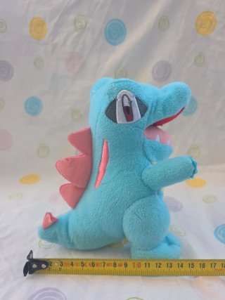 pokémon peluche do pokémon Totodile da marca tomy