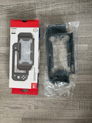 Protector HORI Hybrid System para Switch Lite