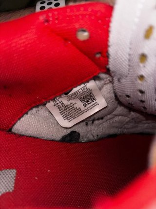 Sneakers Nike bianche e rosse