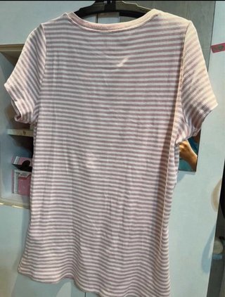 Camiseta Hollister Rayas Rosa y Blanca