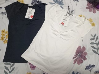 Camiseta Bershka escote pico fruncido Talla S