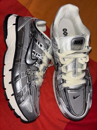 Zapatillas Nike Plateadas y Grises