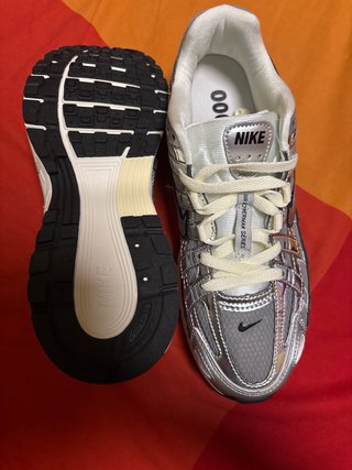 Zapatillas Nike Plateadas y Grises