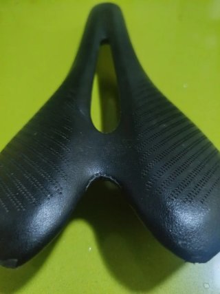 Sillín de carbono para bicicleta