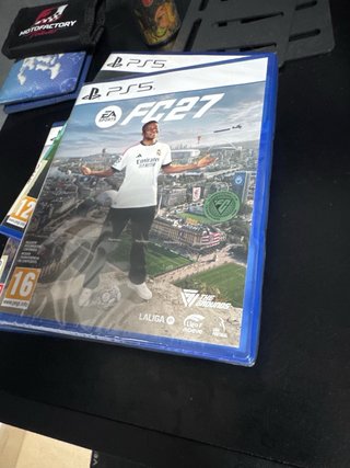 3 Juegos PS5: FC27, Assassin's, Stray