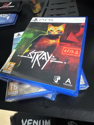 3 Juegos PS5: FC27, Assassin's, Stray