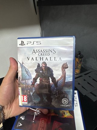 3 Juegos PS5: FC27, Assassin's, Stray
