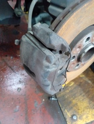PINZA DE FRENO DELANTERA IZQUIERDA Seat Ibiza Berlina (6J5)(06.2008->)
