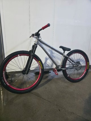 Bicicleta Dirt Jump YT Industries