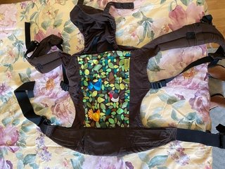 Portabebés Boba con estampado de pájaros