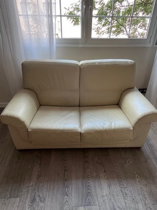 Sofá de 2 plazas de cuero beige