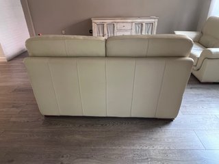 Sofá de 2 plazas de cuero beige