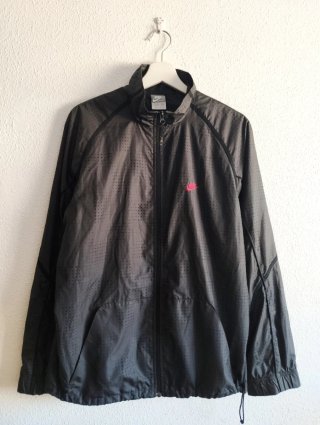Chaqueta cortavientos Nike hombre negra y rosa