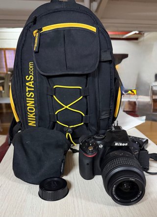 Cámara Nikon D5200 con 2 objetivos y bolsa