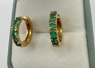Pendientes de oro 18 kt con esmeraldas