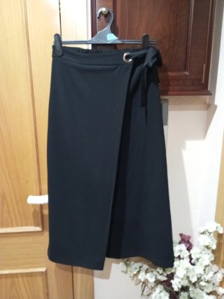 Falda pantalón negra cruzada con lazo