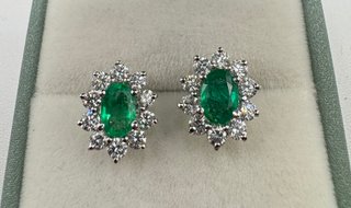 Pendientes de oro 18 kt, esmeraldas y diamantes