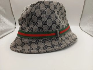 Cappello Gucci GG Supreme con nastro Web