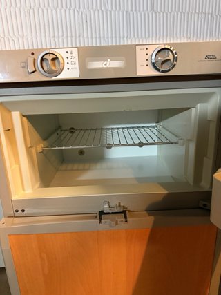 Nevera Trivalente Dometic AES Doble Puerta